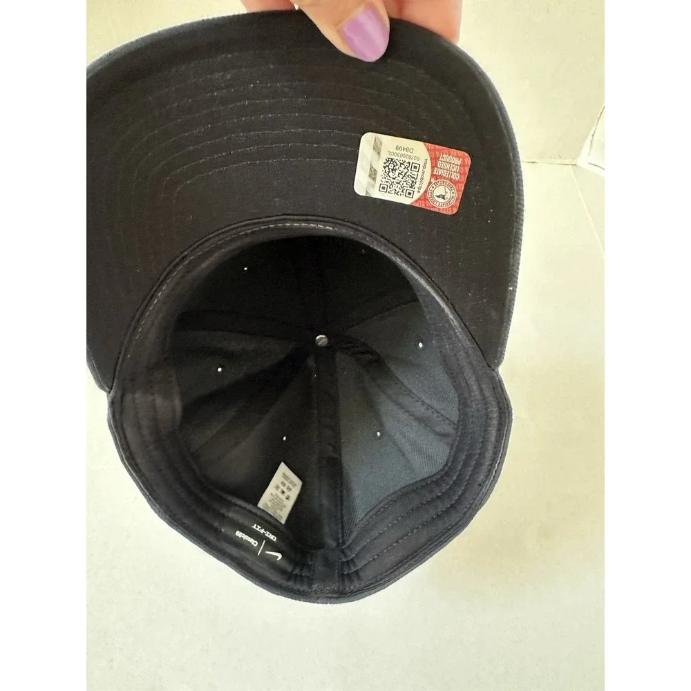 Iowa Hawkeyes Nike Hat Flex Dri Fit Classic99 Swoosh S/M Fitted Black Yellow